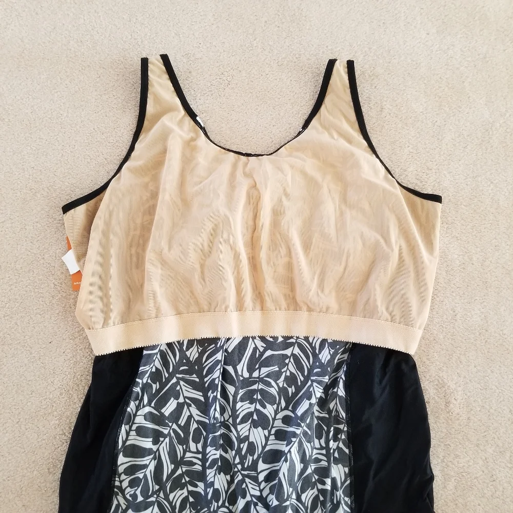 NWT Juno Active Black And White One Piece Leaf Print Swimsuit Size 6XL (38/40)